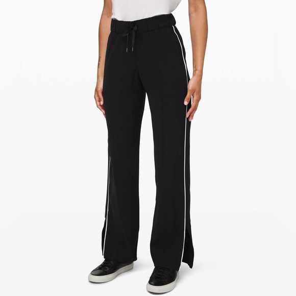 Lululemon On the Right Track Pants Black - size 8 - Picture 1 of 7
